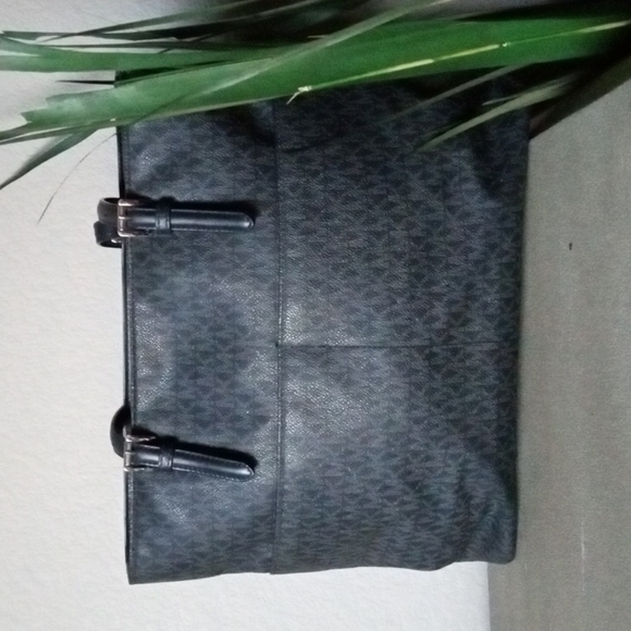 NEW - MICHAEL KORS Black Signature Jet Set Top Zip Tote Shoulder Bag. - Picture 3 of 12